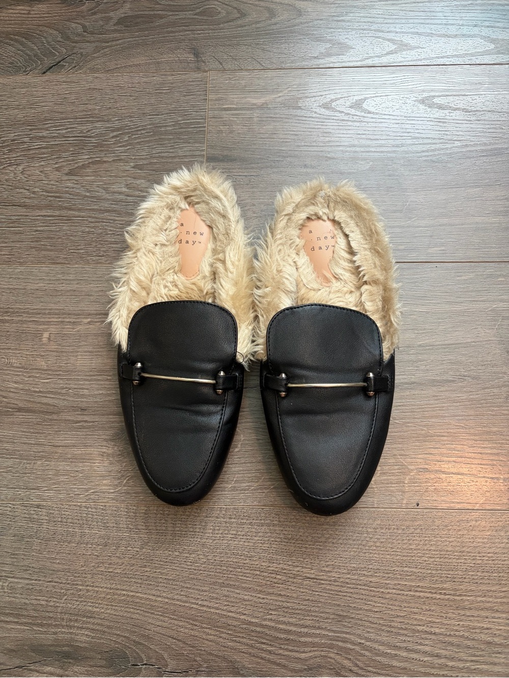 A New Day Target Black Faux Fur Lined Loafer Mules Gold Horsebit Size 7.5